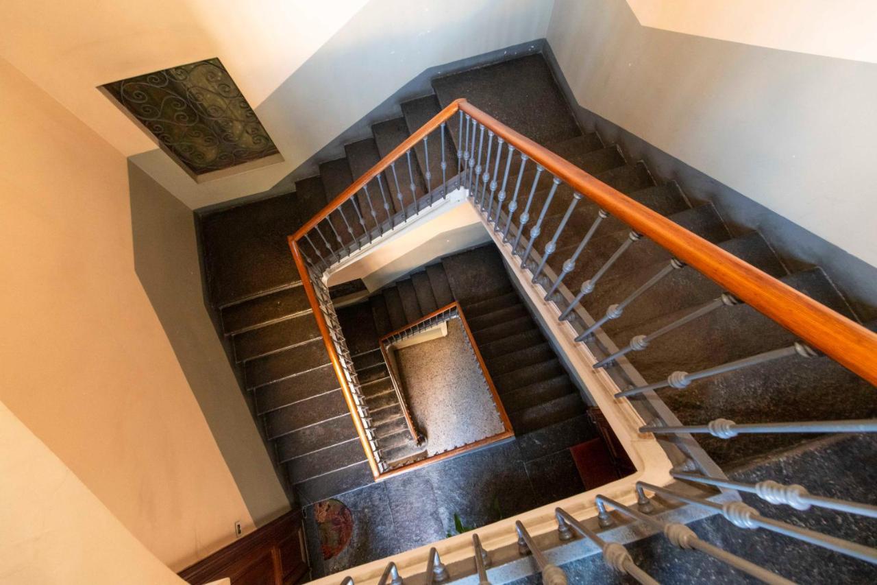 Porta Nuova & San Salvario Roomy Flat Турин Экстерьер фото